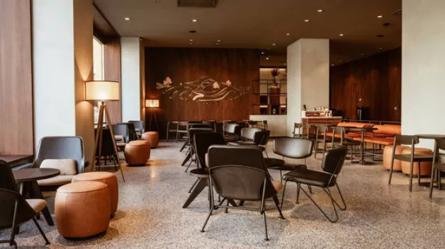 C06_web_banner_Starbucks_Reserve_Lobby