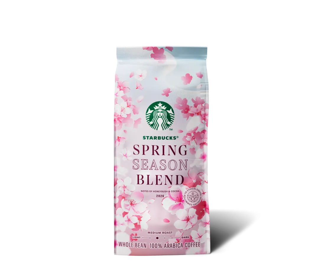 balíček kávy strabucks spring blend na bílém pozadí