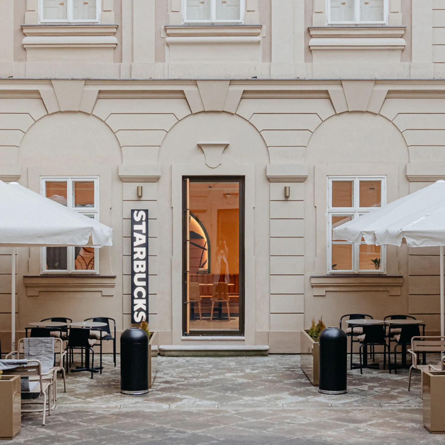 Nová kavárna Starbucks Savarin